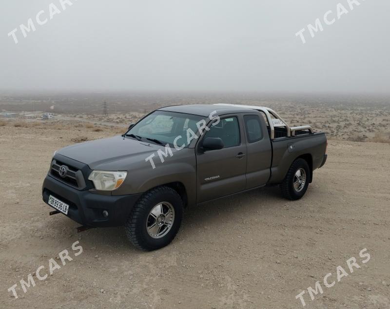 Toyota Tacoma 2012 - 200 000 TMT - Туркменабат - img 2