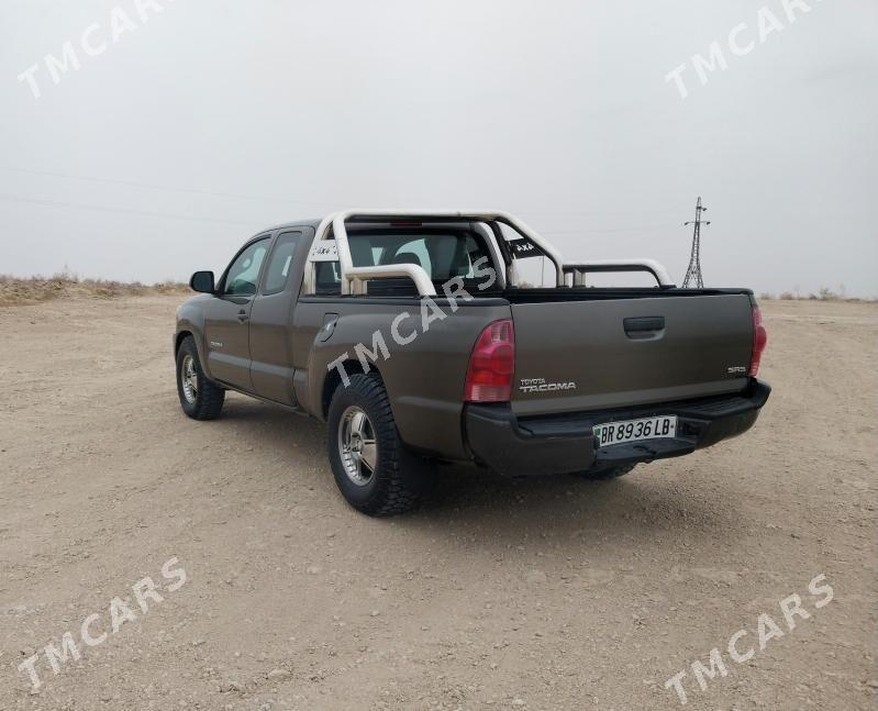 Toyota Tacoma 2012 - 200 000 TMT - Туркменабат - img 4