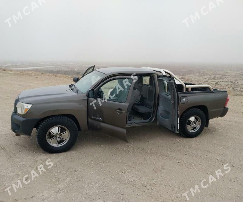 Toyota Tacoma 2012 - 200 000 TMT - Туркменабат - img 3