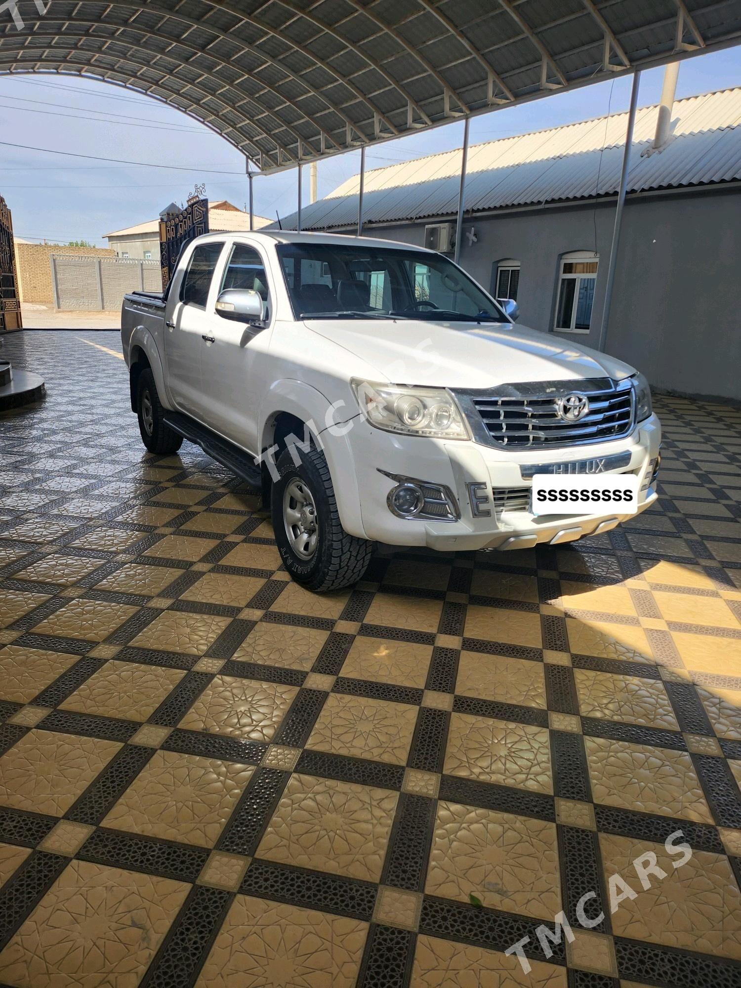 Toyota Hilux 2015 - 260 000 TMT - Мары - img 2