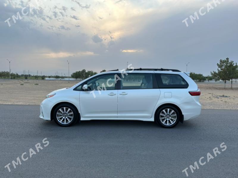 Toyota Sienna 2018 - 624 000 TMT - Aşgabat - img 2