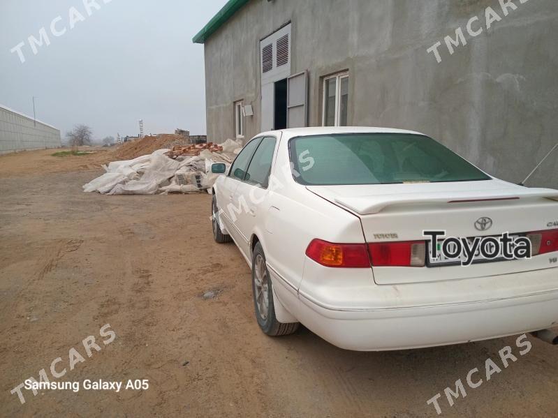 Toyota Camry 1998 - 100 000 TMT - Теджен - img 3