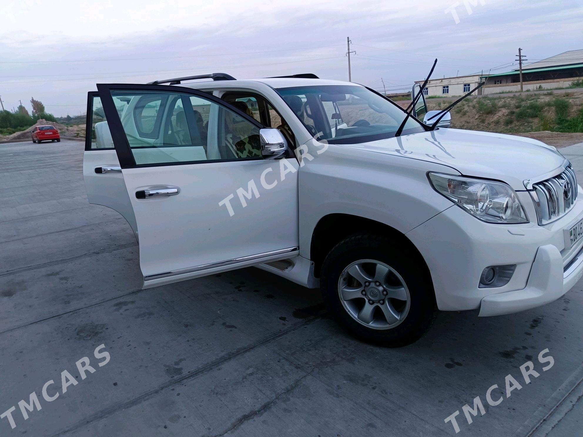 Toyota Land Cruiser Prado 2011 - 380 000 TMT - Şabat etr. - img 3