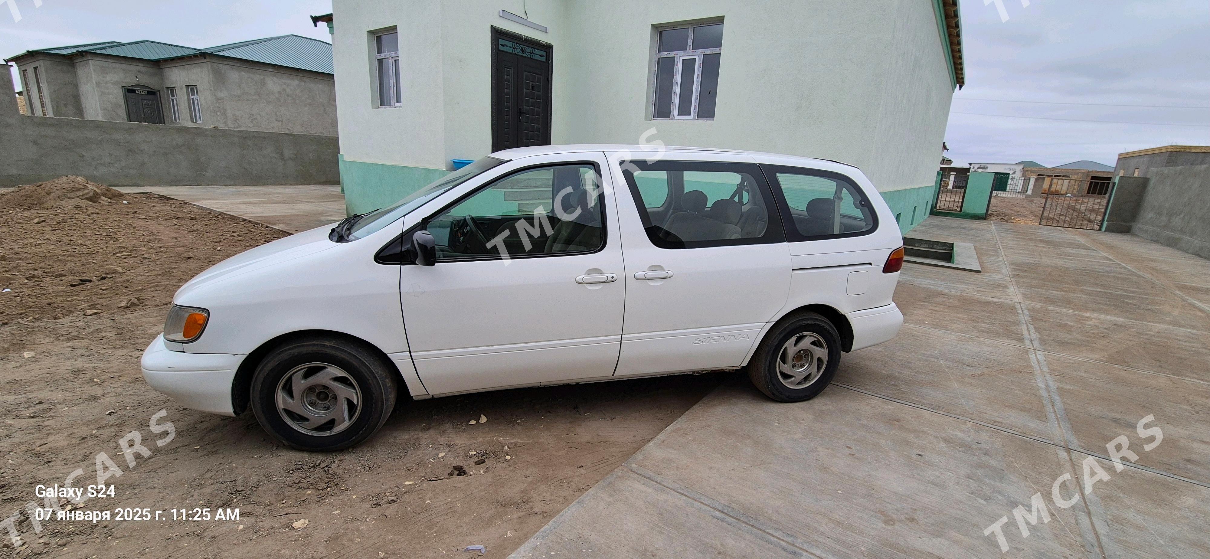 Toyota Sienna 2000 - 95 000 TMT - Daşoguz - img 3