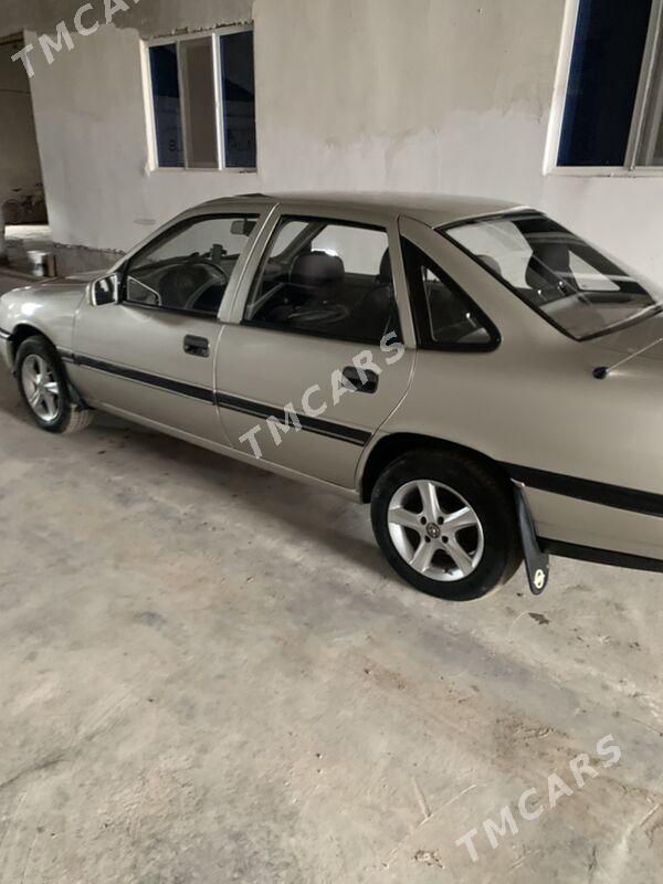 Opel Vectra 1991 - 42 000 TMT - Дянев - img 3