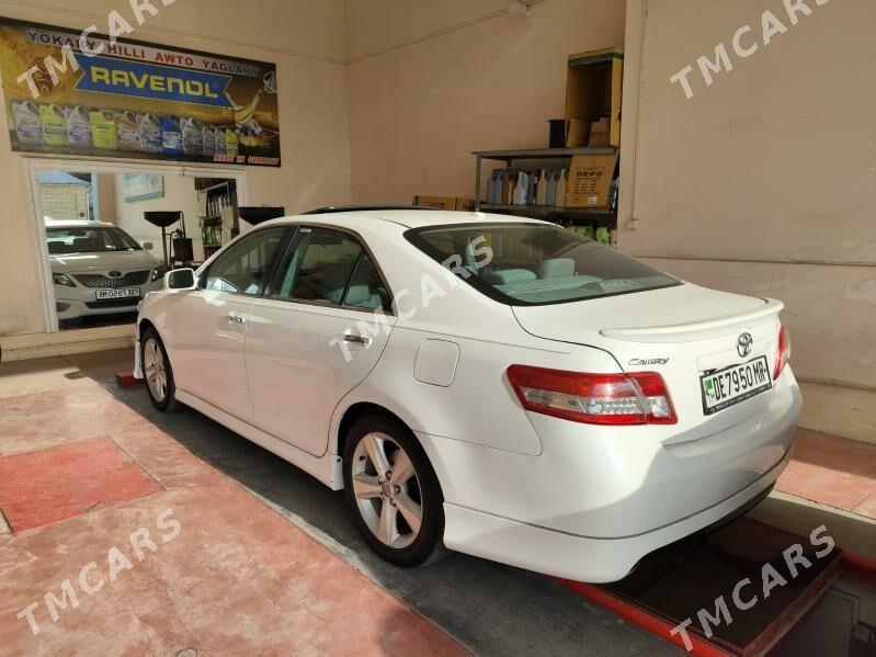 Toyota Camry 2011 - 230 000 TMT - Мары - img 5