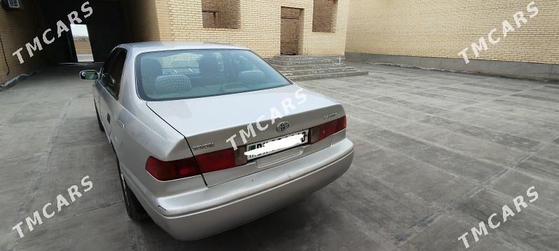 Toyota Camry 2000 - 110 000 TMT - Çärjew - img 2