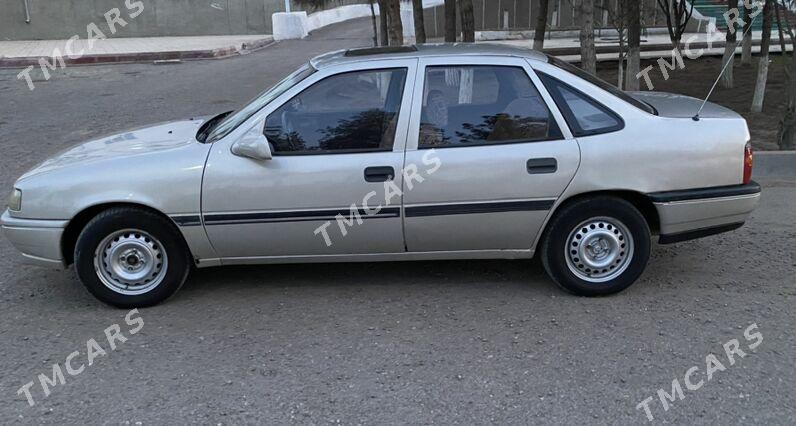 Opel Vectra 1990 - 26 000 TMT - Мургап - img 2