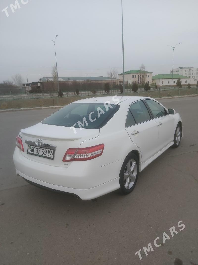 Toyota Camry 2010 - 200 000 TMT - Дашогуз - img 4