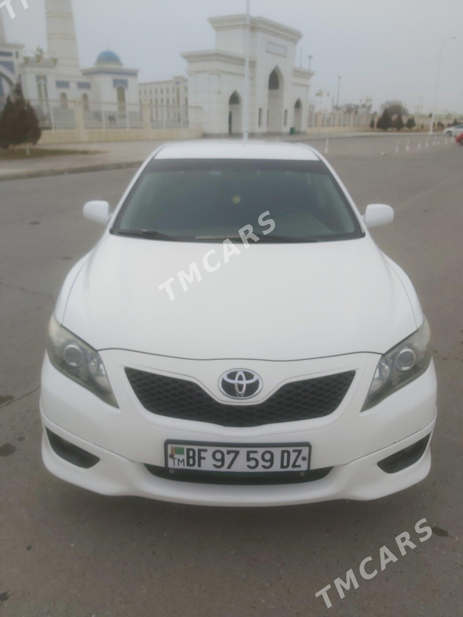 Toyota Camry 2010 - 200 000 TMT - Дашогуз - img 2