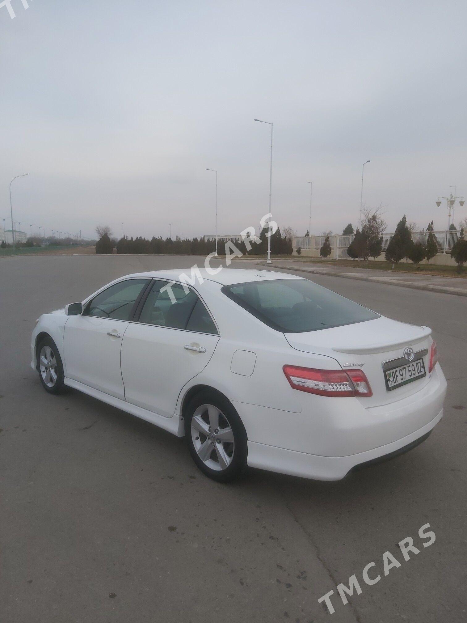 Toyota Camry 2010 - 200 000 TMT - Дашогуз - img 3