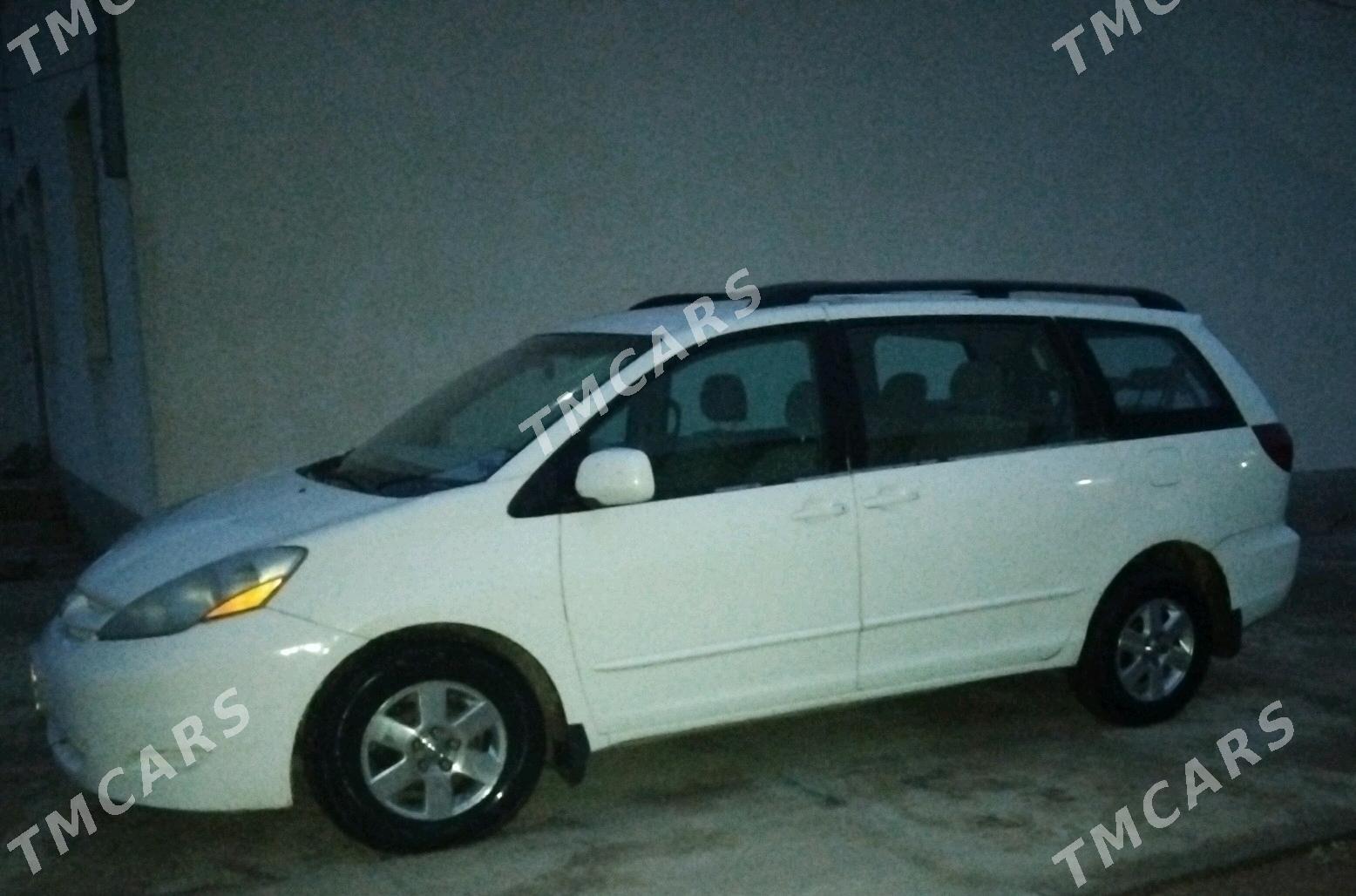 Toyota Sienna 2005 - 185 000 TMT - Мары - img 5