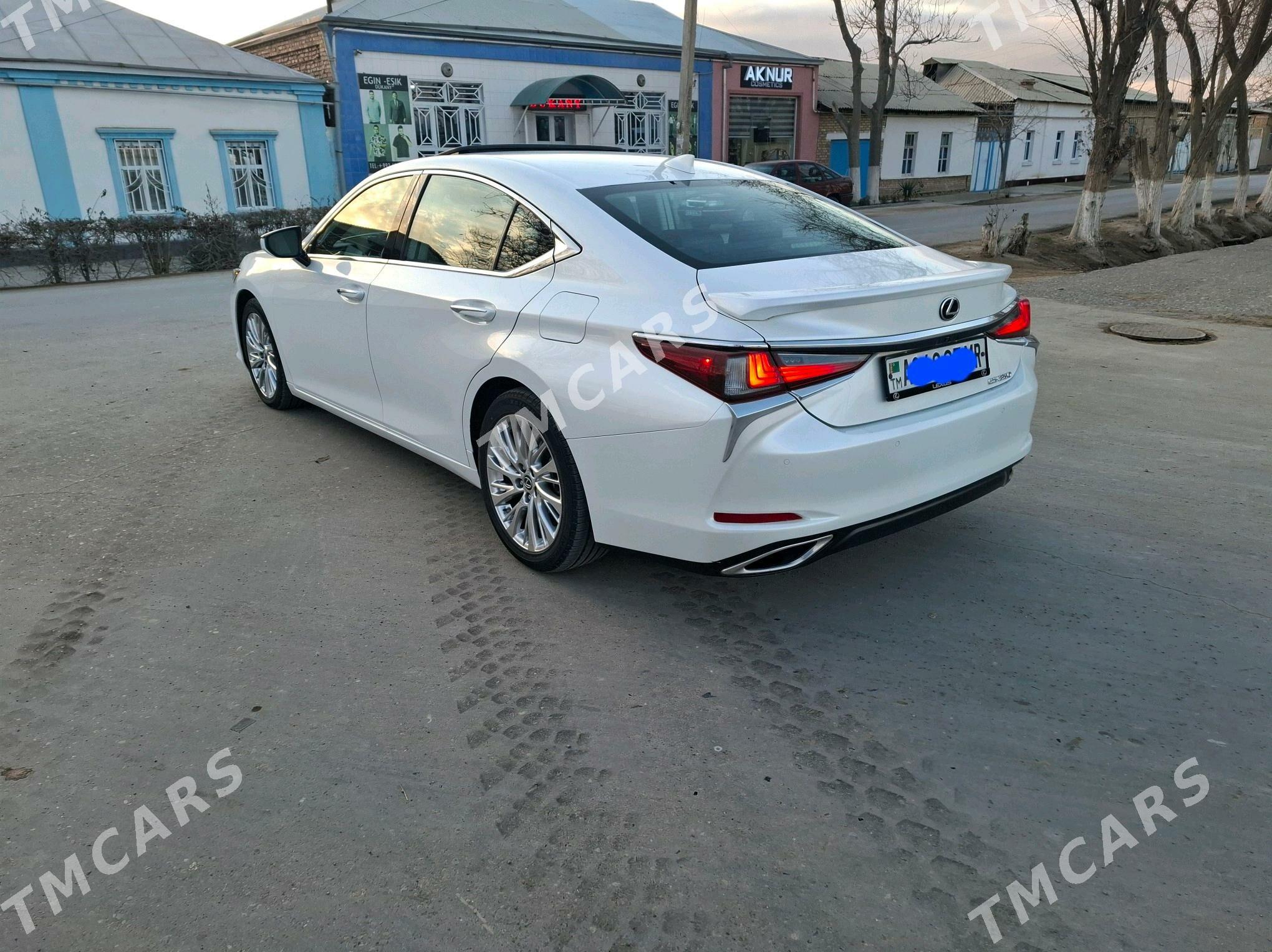 Lexus ES 350 2021 - 440 000 TMT - Ёлётен - img 2