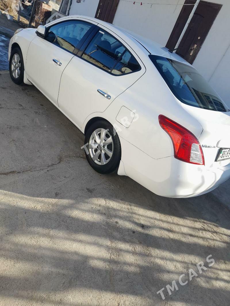 Nissan Versa 2011 - 115 000 TMT - Garadamak - img 2