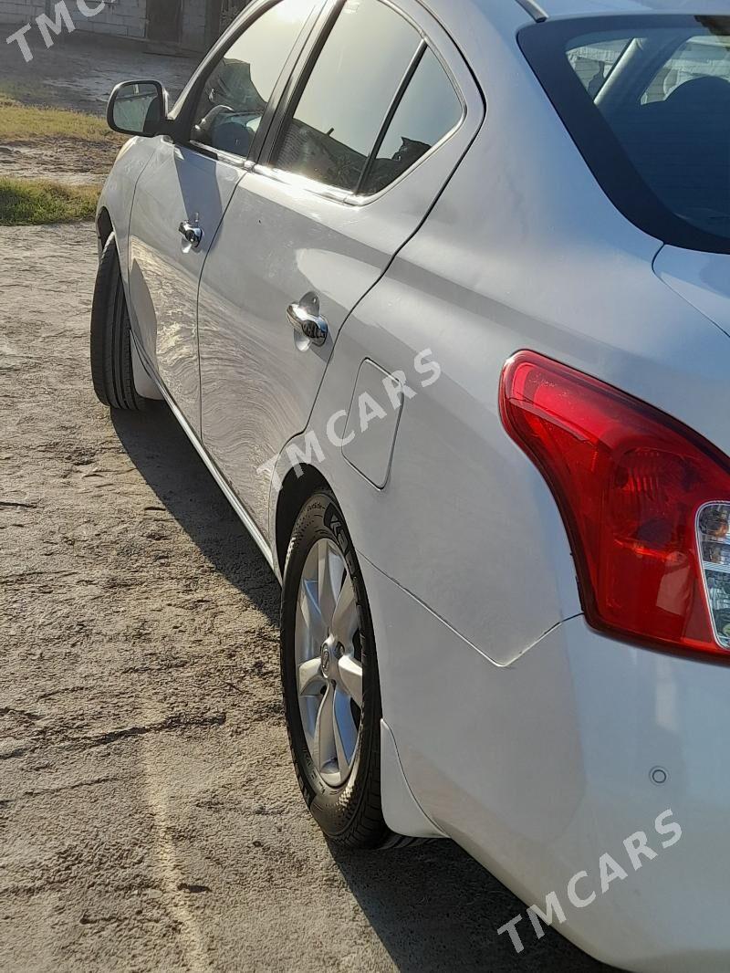 Nissan Versa 2011 - 115 000 TMT - Garadamak - img 4