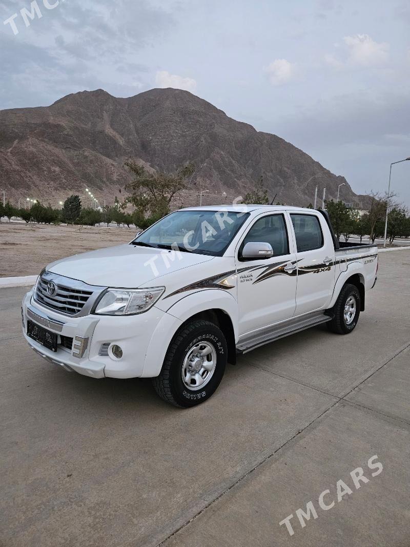 Toyota Hilux 2013 - 290 000 TMT - Балканабат - img 7