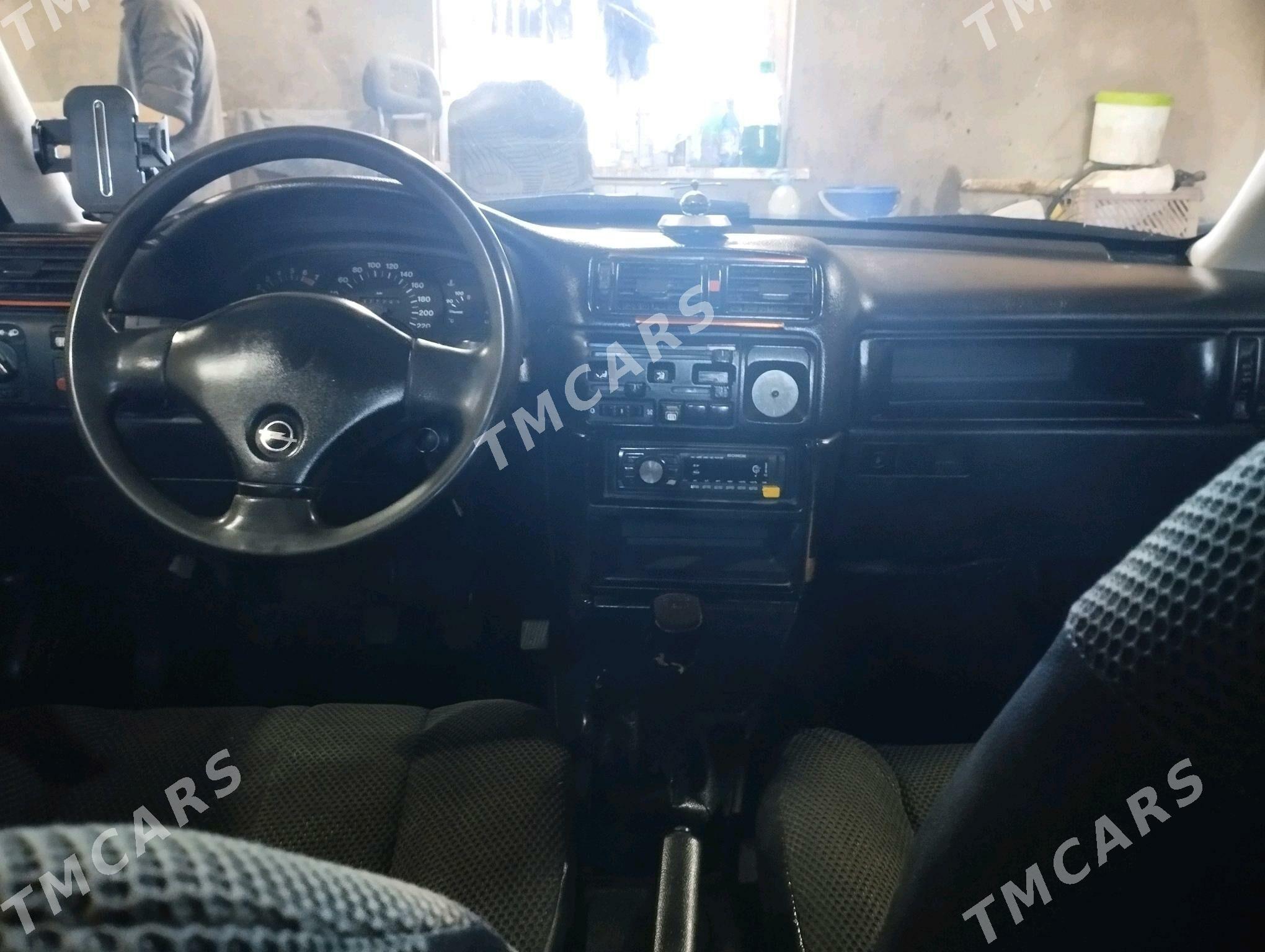 Opel Vectra 1993 - 37 000 TMT - Гурбансолтан Едже - img 7