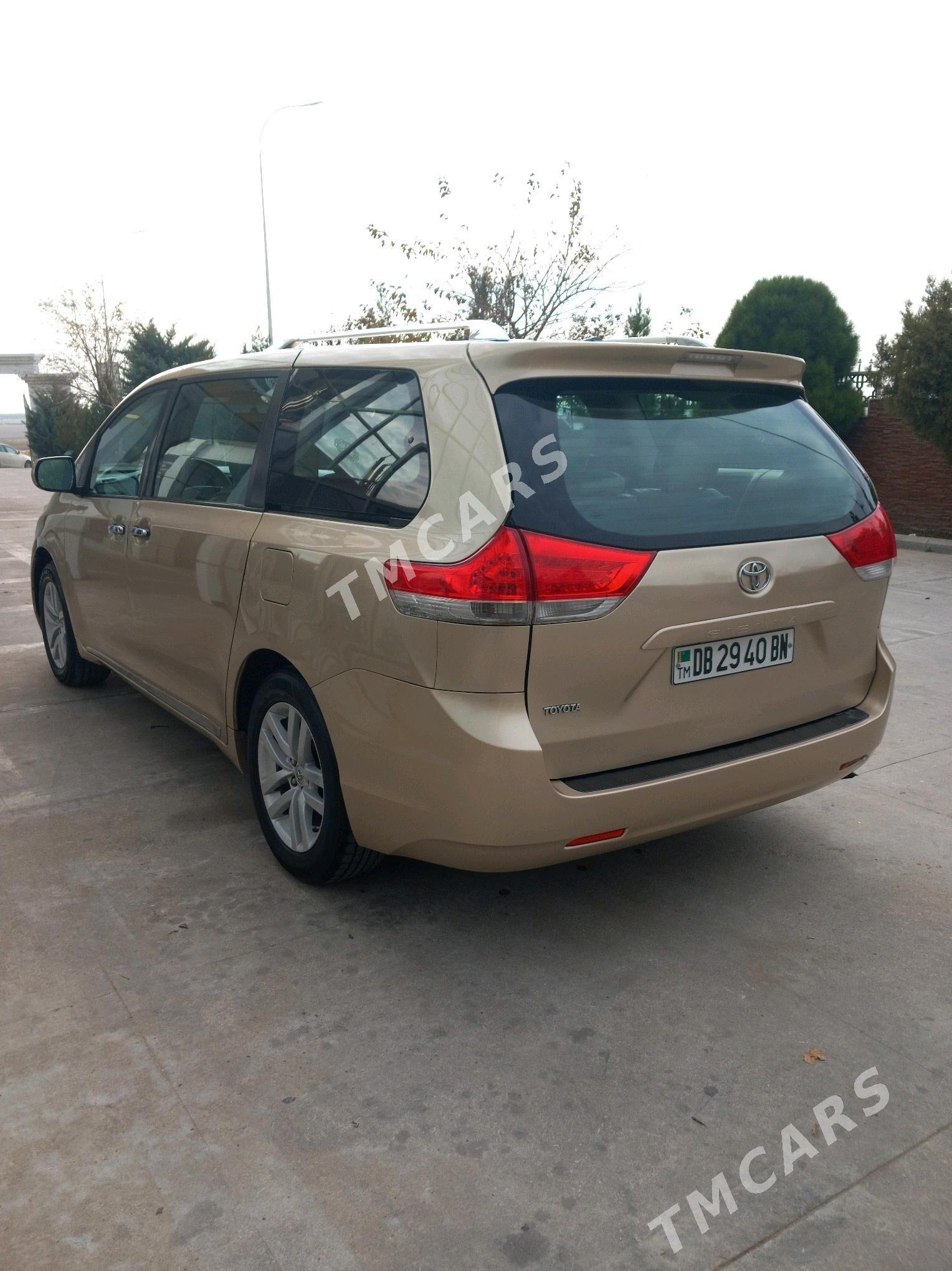 Toyota Sienna 2011 - 260 000 TMT - Türkmenbaşy - img 3