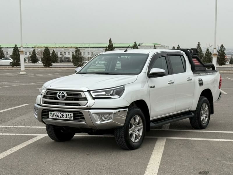 Toyota Hilux 2023 - 540 000 TMT - Ашхабад - img 4