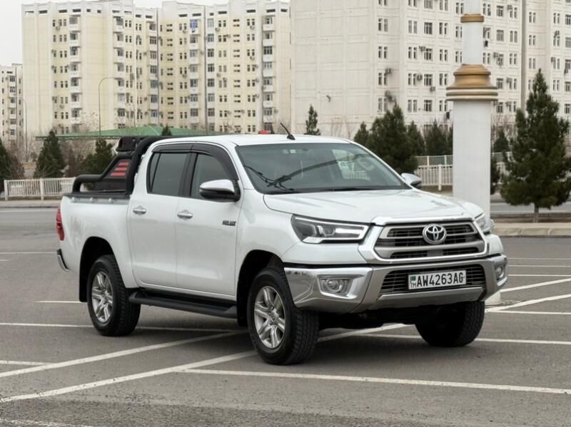 Toyota Hilux 2023 - 540 000 TMT - Ашхабад - img 3