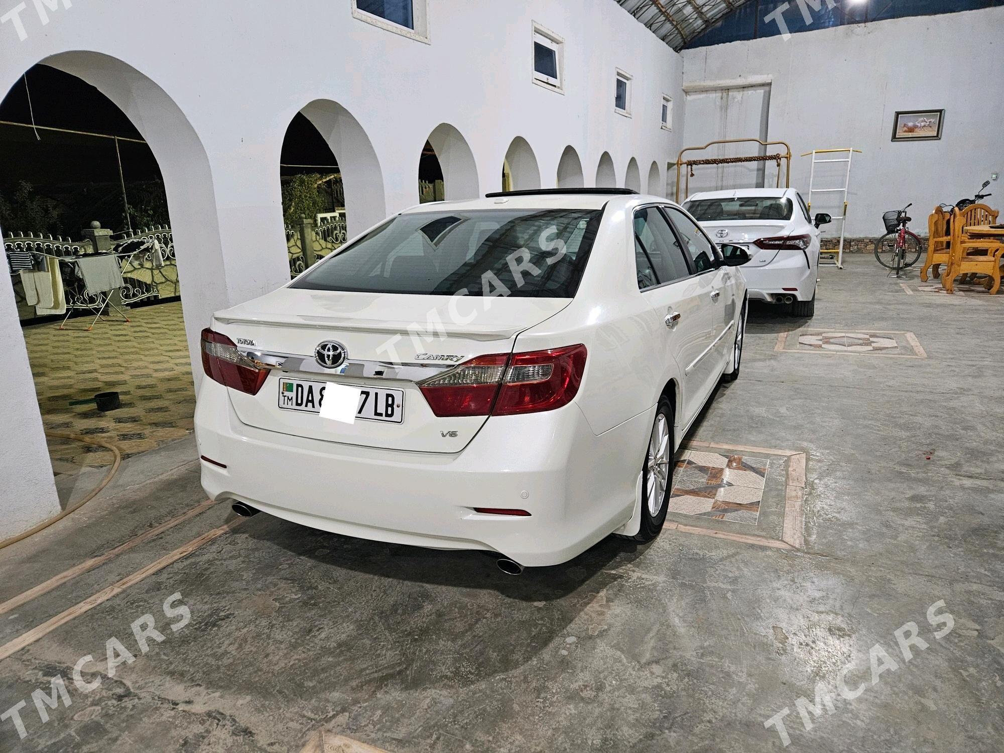 Toyota Camry 2013 - 250 000 TMT - Саят - img 6