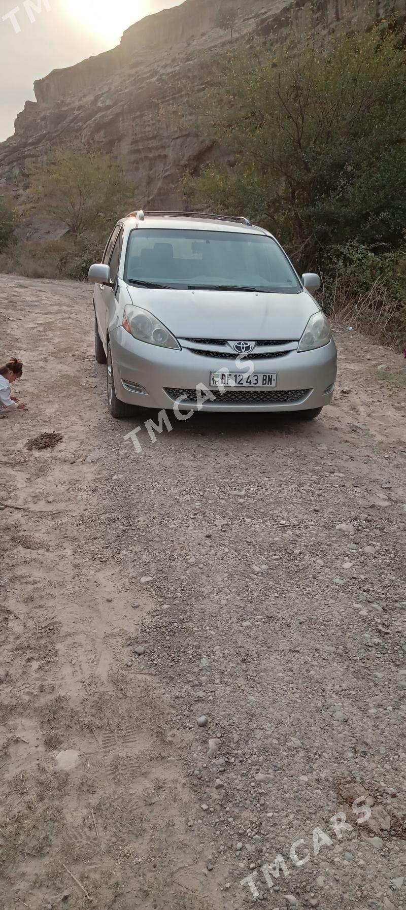 Toyota Sienna 2008 - 185 000 TMT - Туркменбаши - img 2