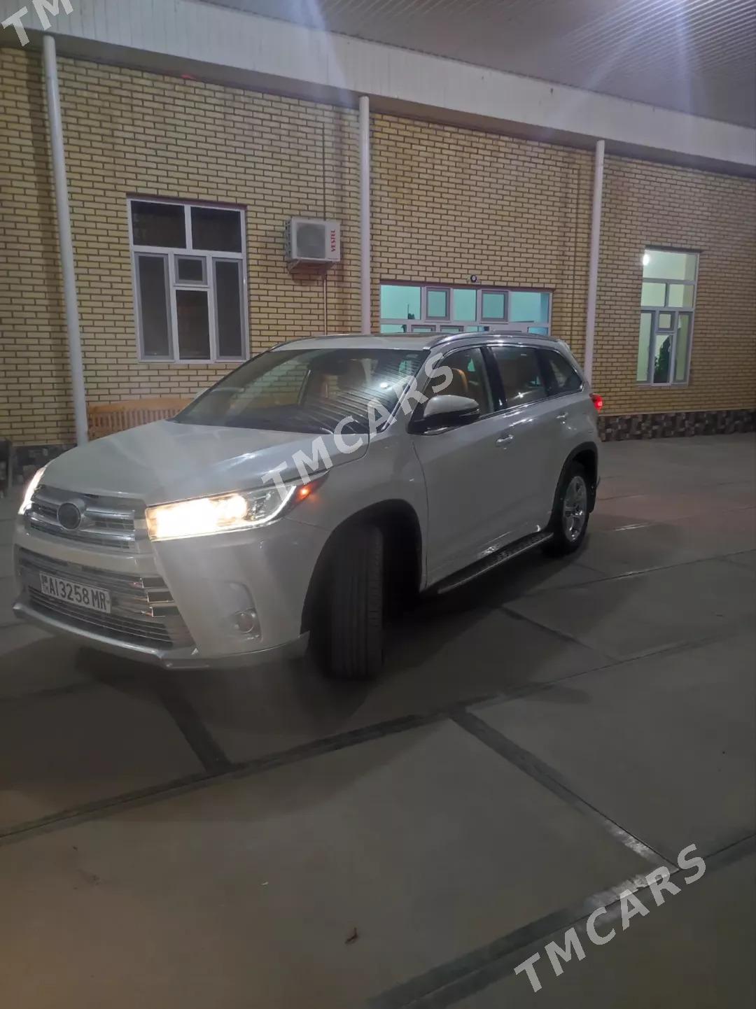 Toyota Highlander 2019 - 460 000 TMT - Sakarçäge - img 3