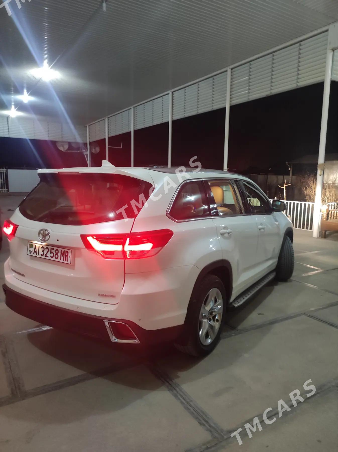 Toyota Highlander 2019 - 460 000 TMT - Sakarçäge - img 7