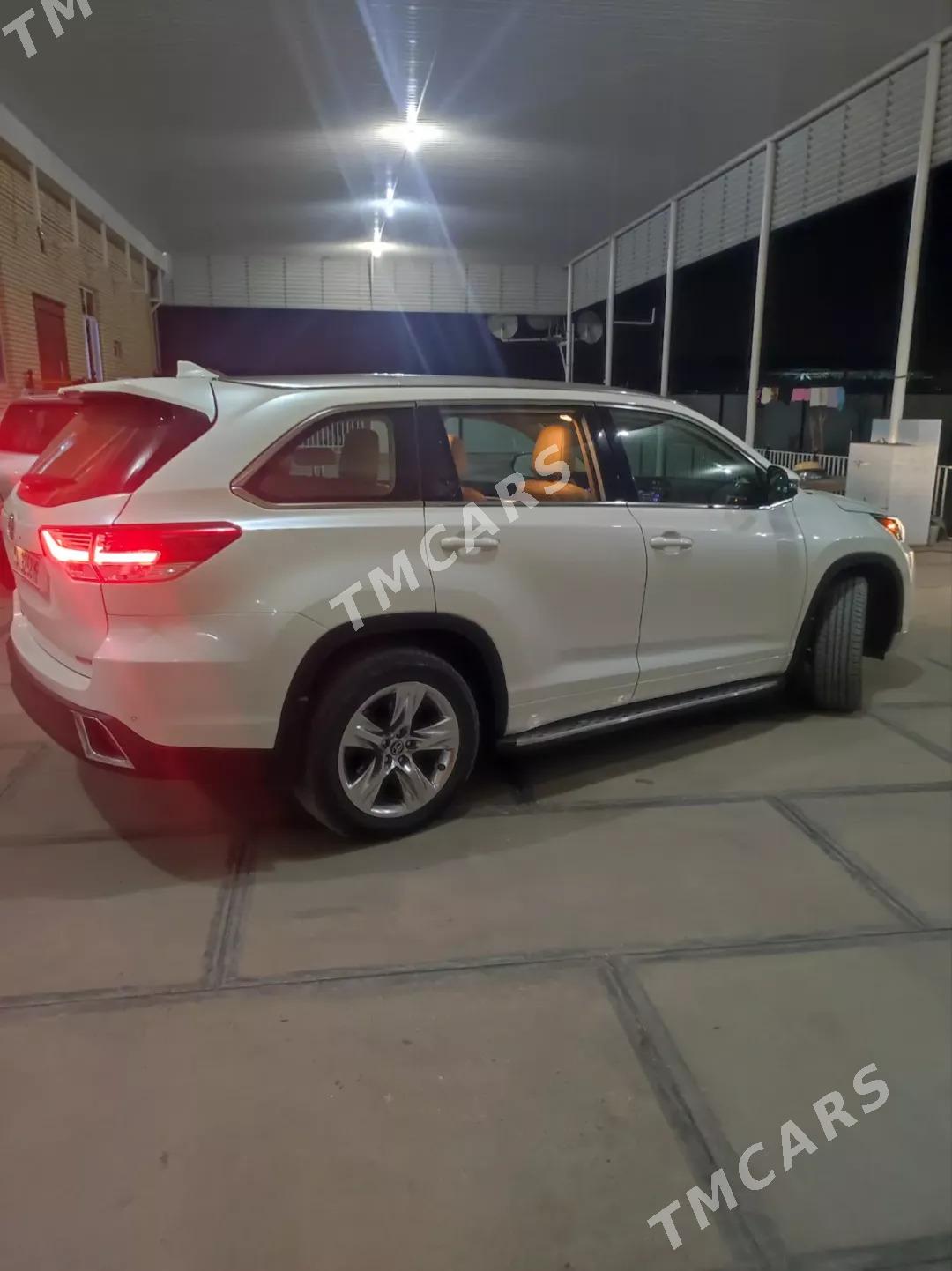 Toyota Highlander 2019 - 460 000 TMT - Sakarçäge - img 5