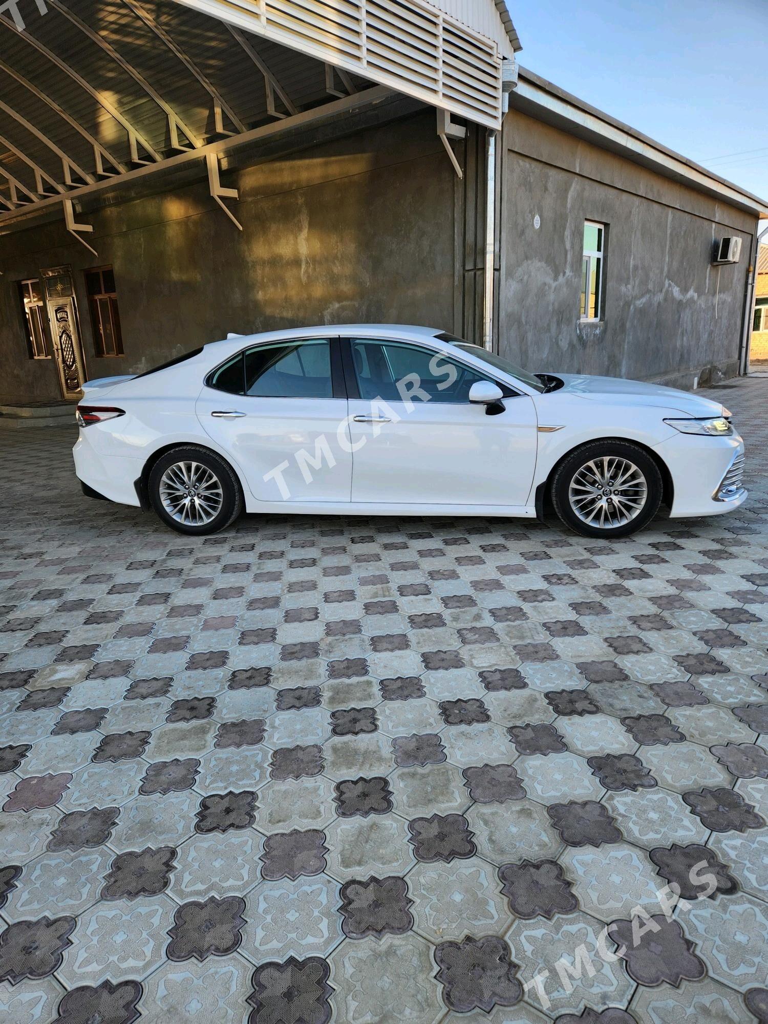 Toyota Camry 2018 - 275 000 TMT - Мары - img 4