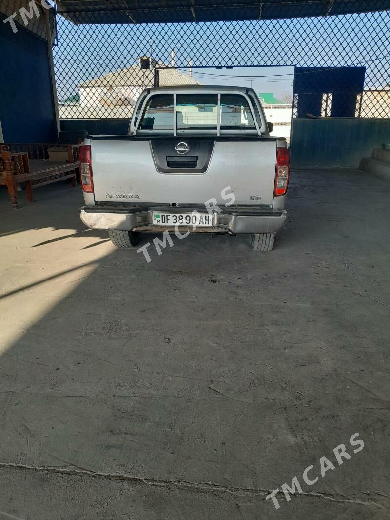 Nissan Navara 2011 - 160 000 TMT - Бахарден - img 3