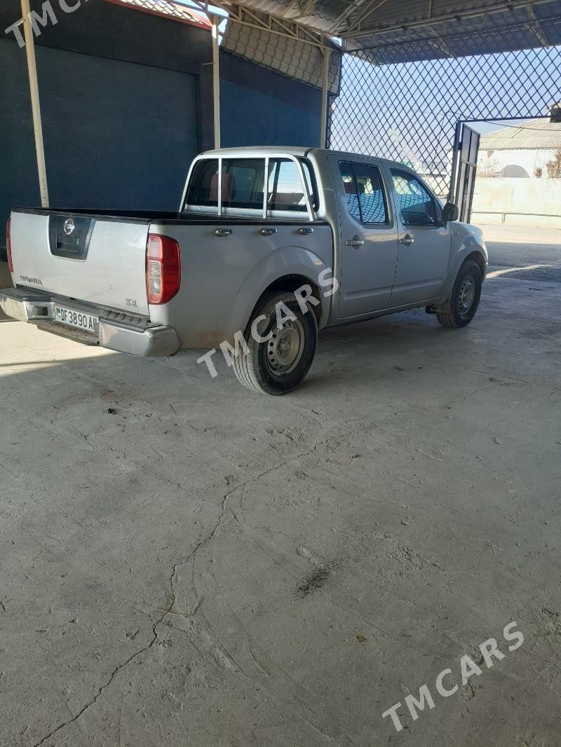 Nissan Navara 2011 - 160 000 TMT - Бахарден - img 2