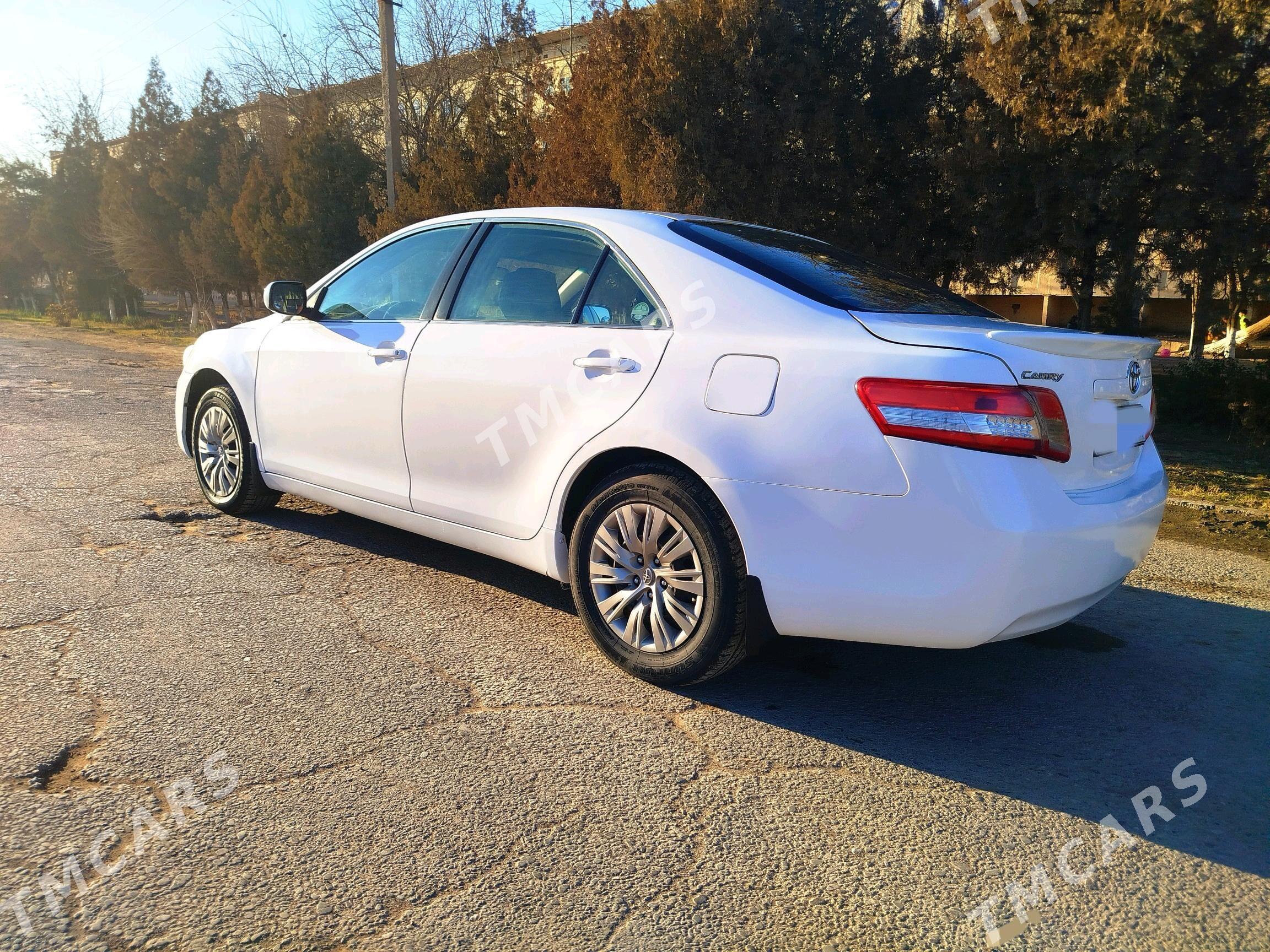 Toyota Camry 2011 - 118 000 TMT - Теджен - img 5