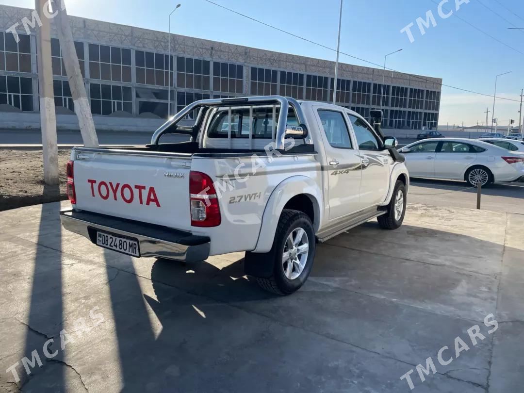 Toyota Hilux 2014 - 340 000 TMT - Мары - img 8