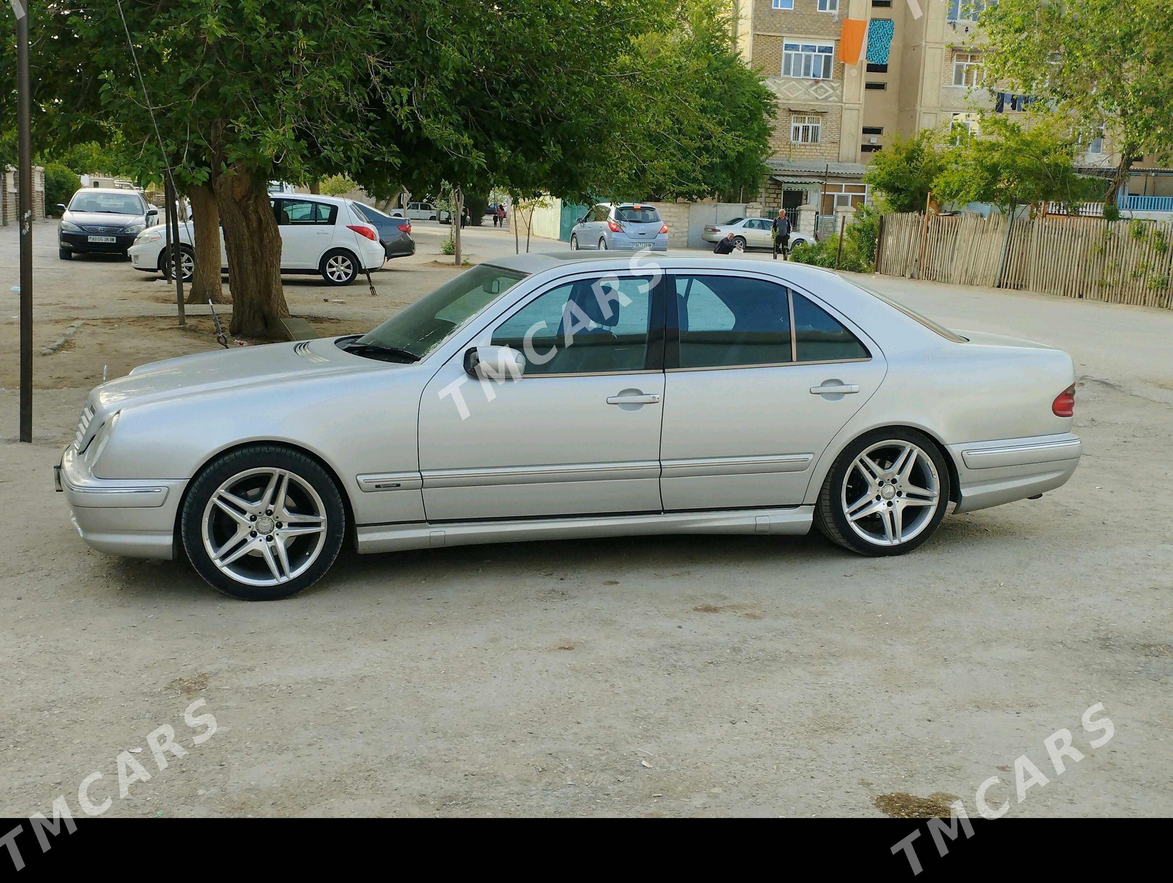 Mercedes-Benz E320 2001 - 125 000 TMT - Балканабат - img 2