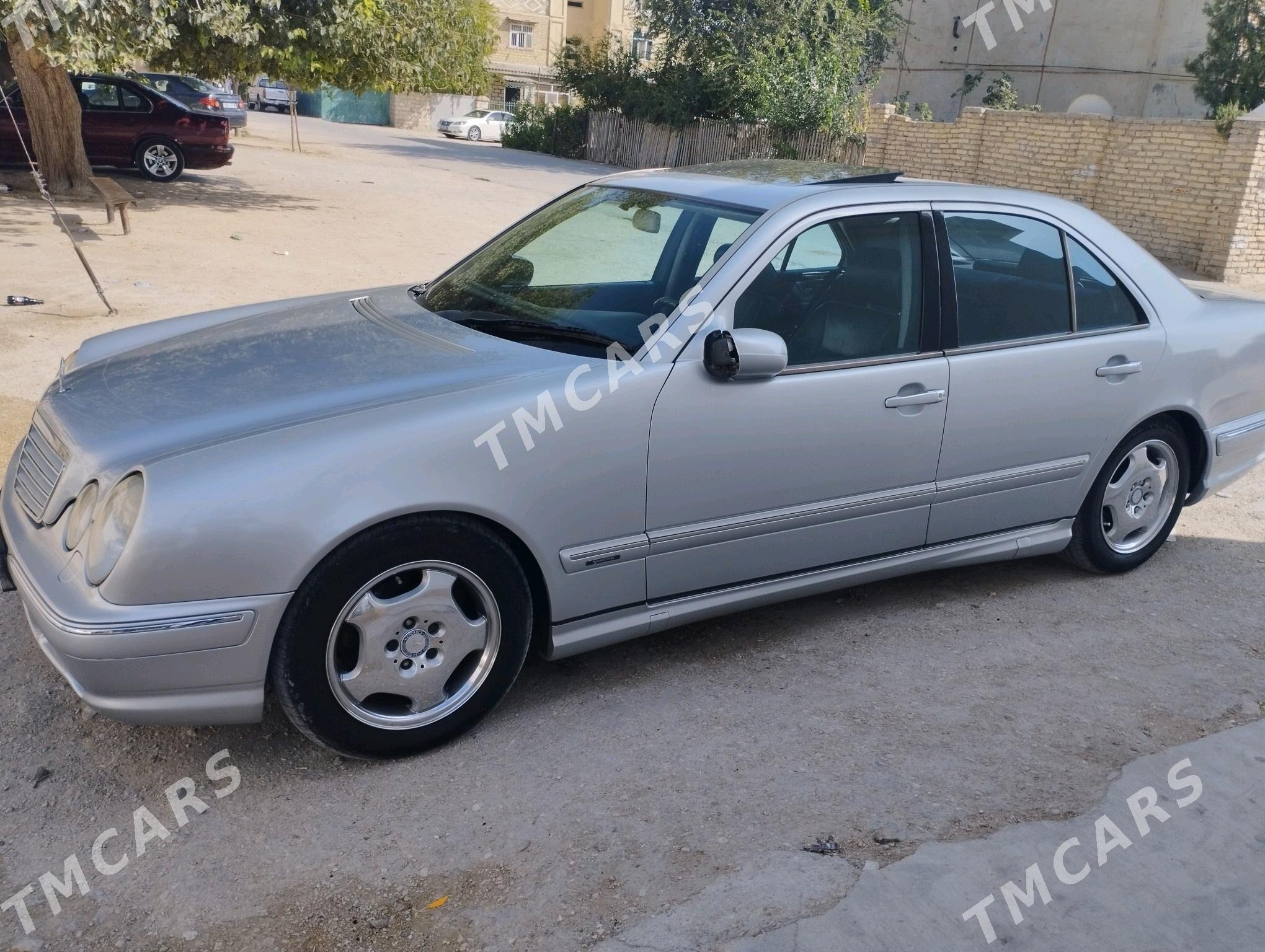 Mercedes-Benz E320 2001 - 125 000 TMT - Балканабат - img 3