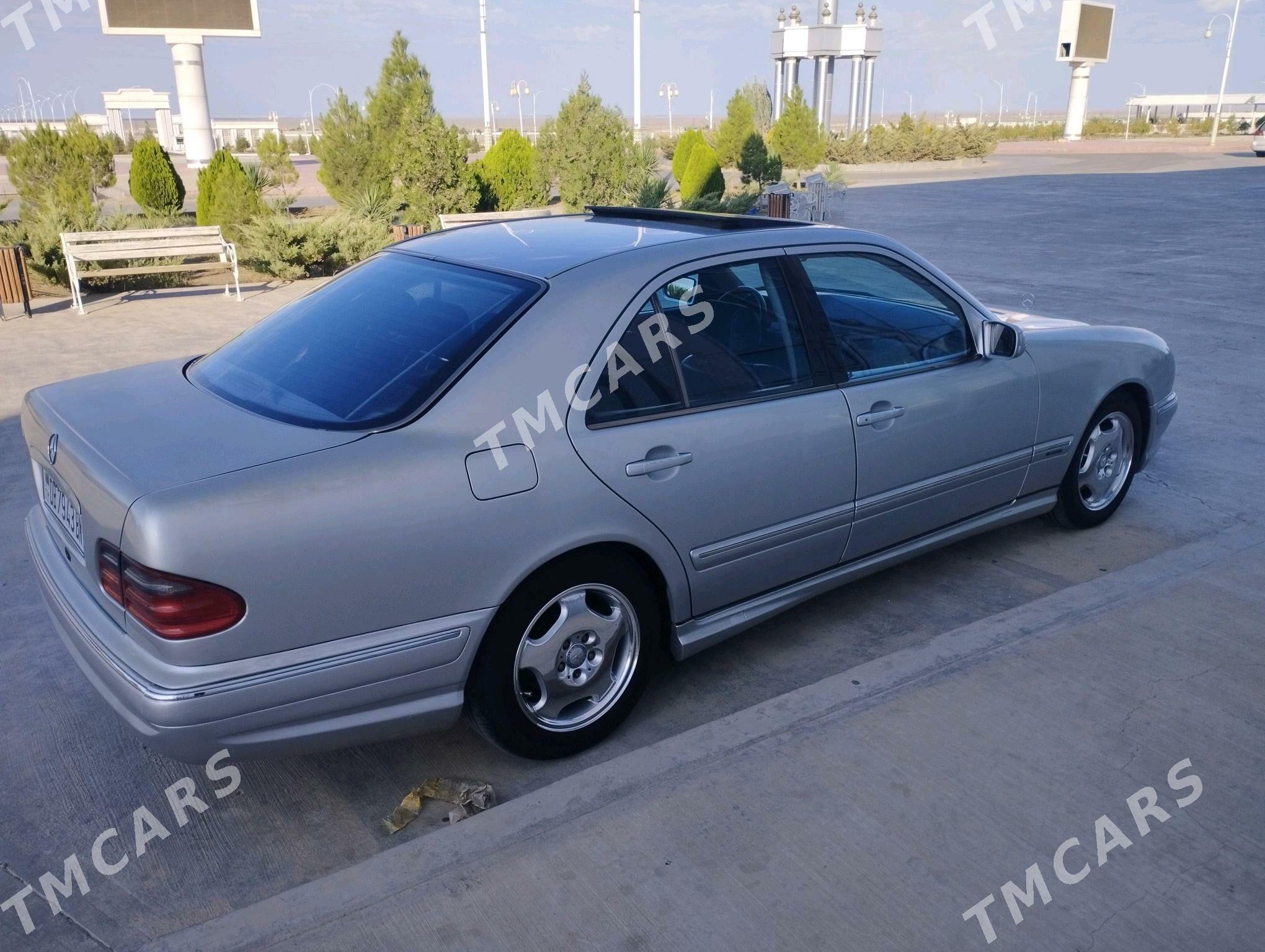 Mercedes-Benz E320 2001 - 125 000 TMT - Балканабат - img 4