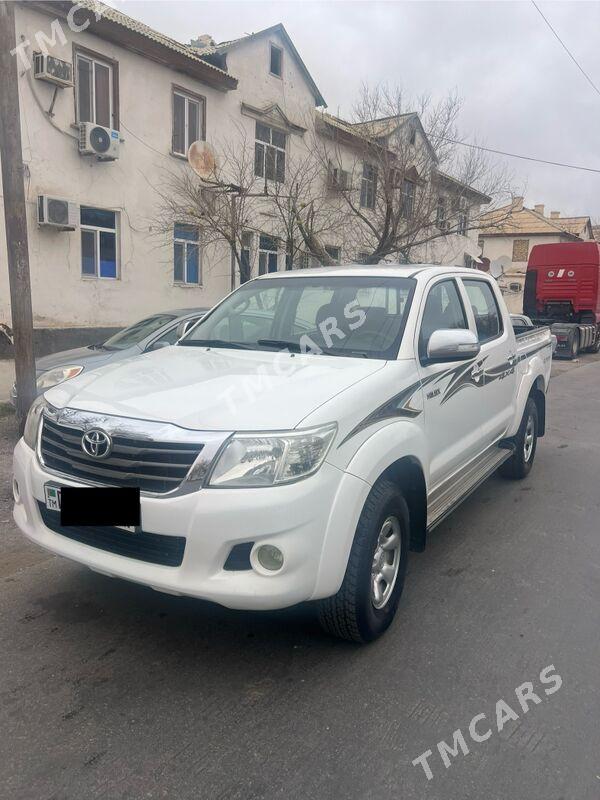 Toyota Hilux 2015 - 290 000 TMT - Aşgabat - img 4