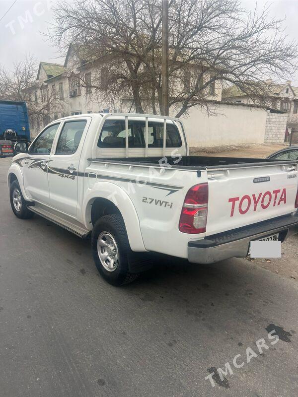 Toyota Hilux 2015 - 290 000 TMT - Aşgabat - img 3