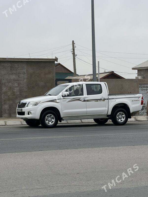 Toyota Hilux 2015 - 290 000 TMT - Aşgabat - img 5