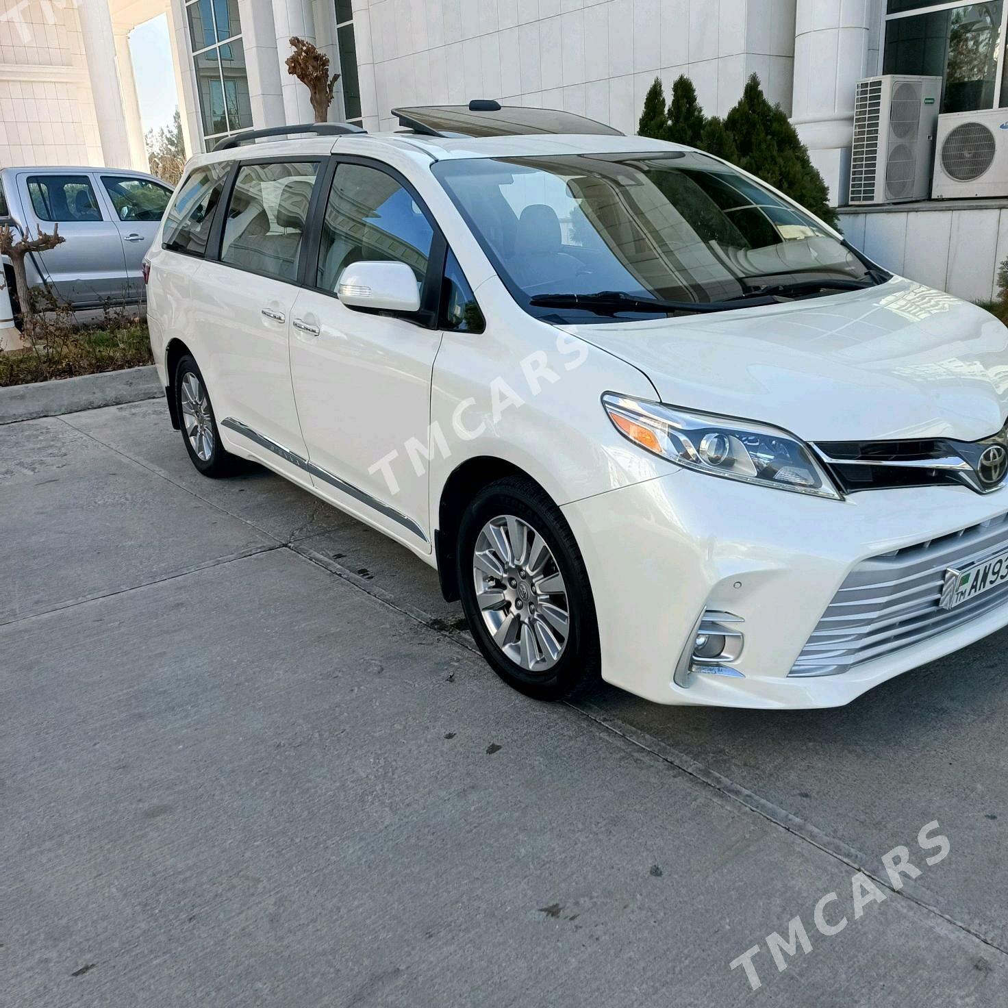 Toyota Sienna 2018 - 368 000 TMT - Aşgabat - img 2