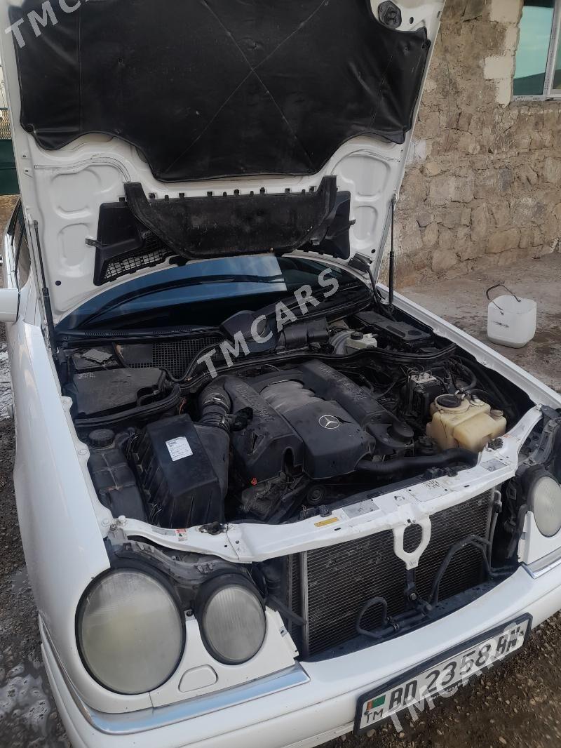 Mercedes-Benz E320 1999 - 73 000 TMT - Türkmenbaşy - img 3