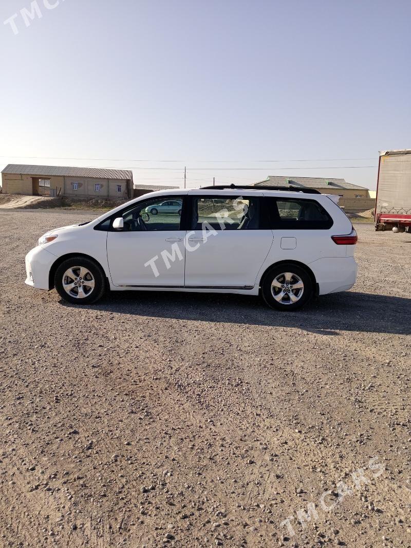 Toyota Sienna 2020 - 380 000 TMT - Halaç - img 5