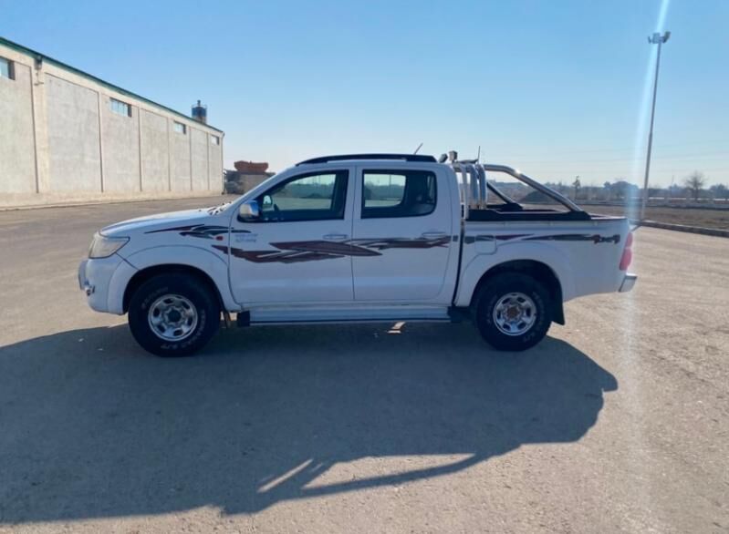 Toyota Hilux 2013 - 350 000 TMT - Керки - img 2