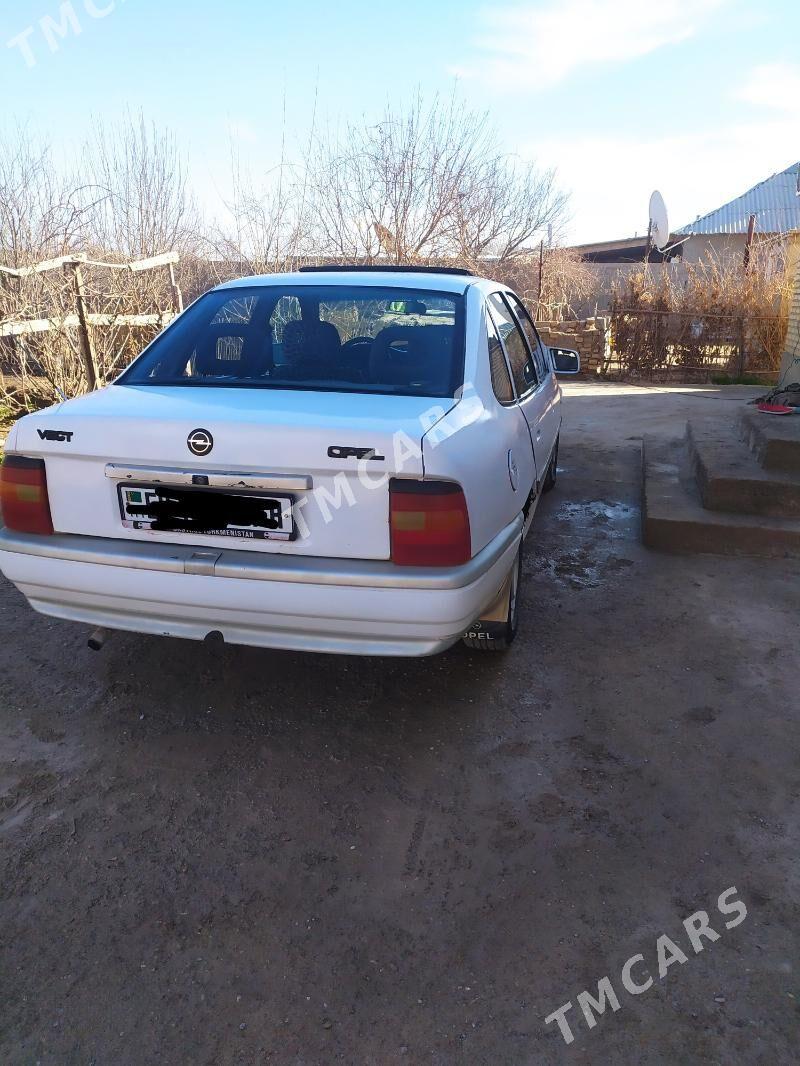 Opel Vectra 1990 - 25 000 TMT - Tejen - img 2