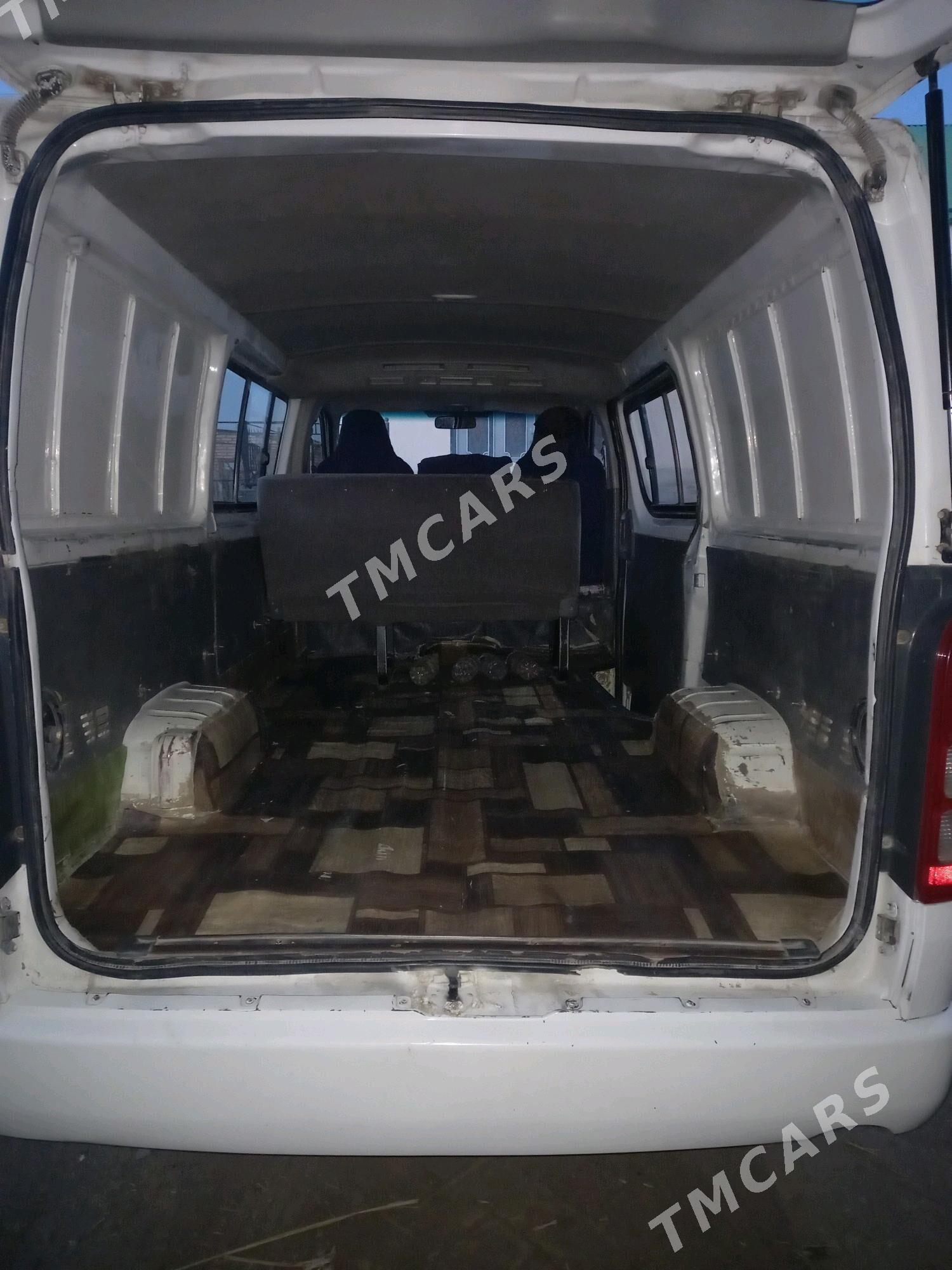 Toyota Hiace 2006 - 175 000 TMT - Халач - img 5