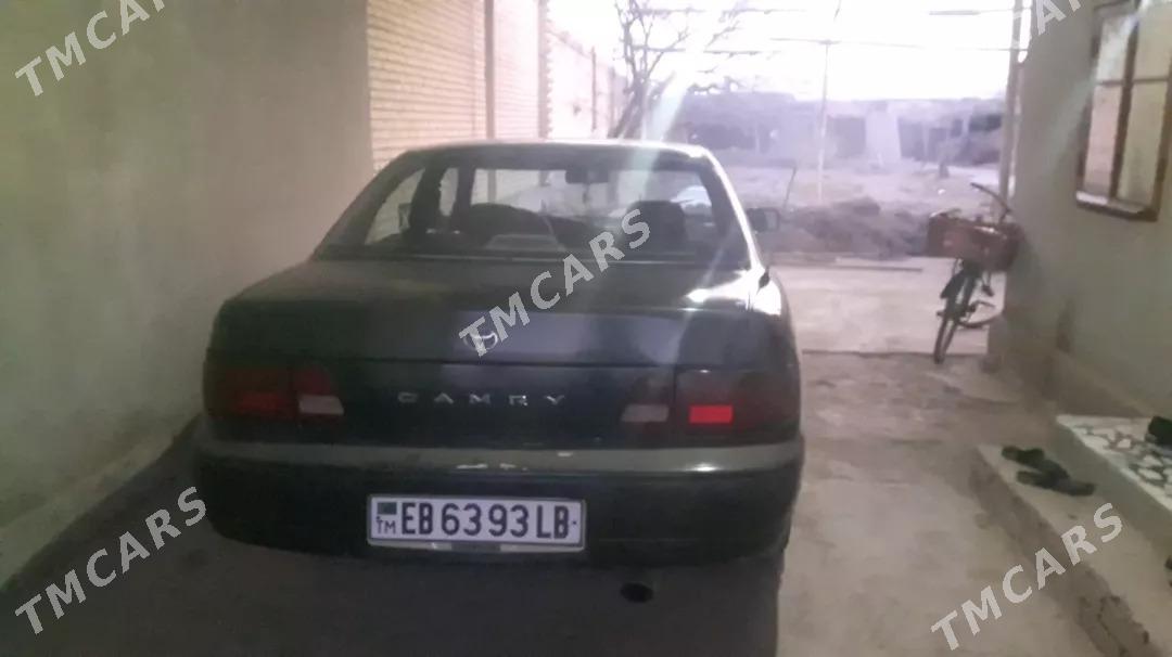 Toyota Camry 1995 - 70 000 TMT - Çärjew - img 2