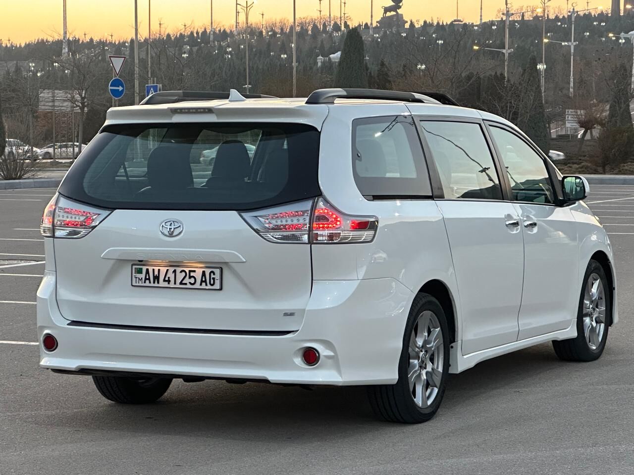 Toyota Sienna 2019 - 420 000 TMT - Ашхабад - img 4