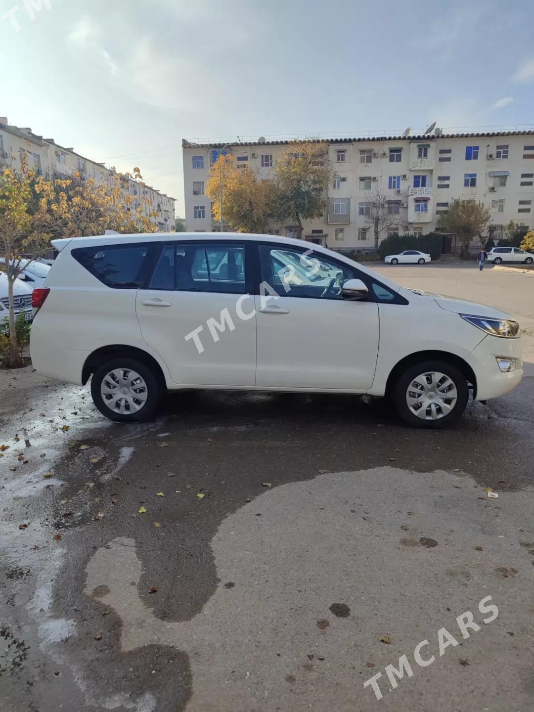 Toyota Innova 2019 - 260 000 TMT - Ашхабад - img 4