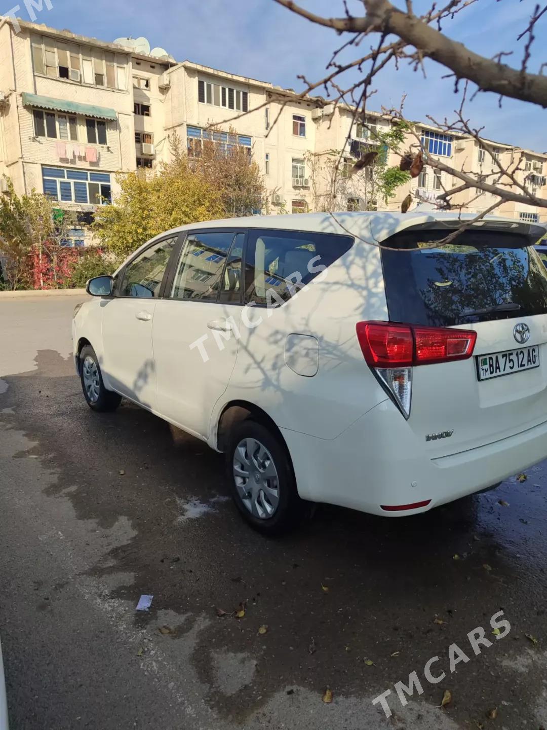 Toyota Innova 2019 - 260 000 TMT - Ашхабад - img 2